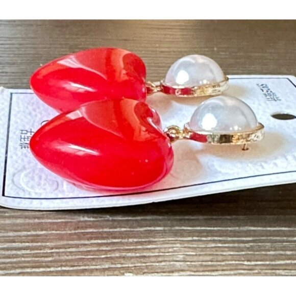 Faux Pearl Studs w/Enamel Luster Red Heart Corozon earrings Flirty party/formal - Picture 3 of 10